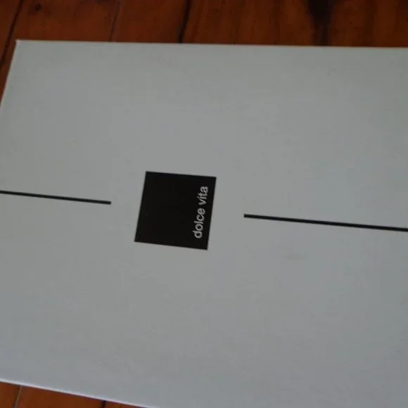 FIRM Dolce Vita Yuri Bootie in Box 6M Perforated Nubuck Zip Closure Natural - Picture 2 of 14